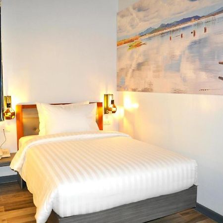 Gq Plaza Hotel Kalibo Bagian luar foto