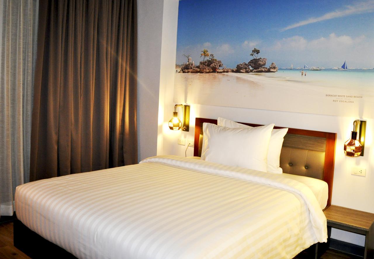 Gq Plaza Hotel Kalibo Bagian luar foto