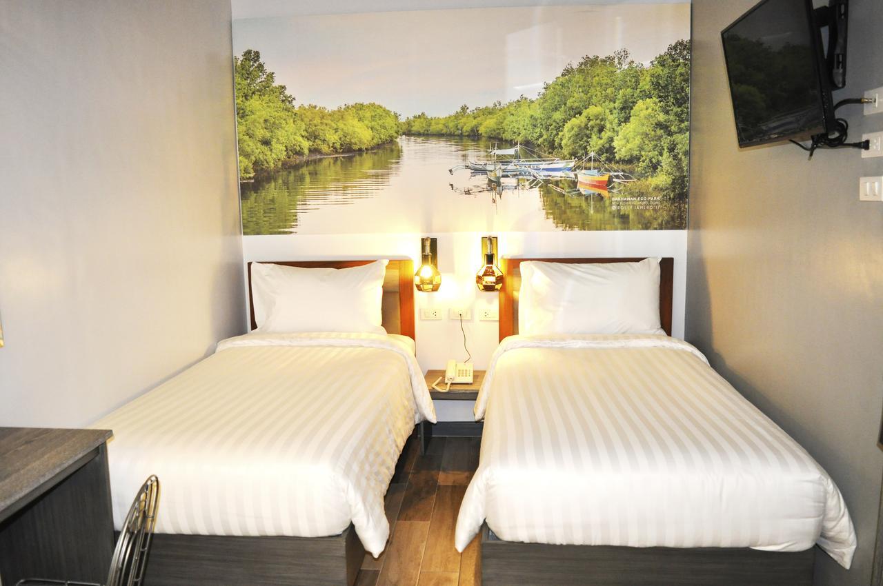 Gq Plaza Hotel Kalibo Bagian luar foto