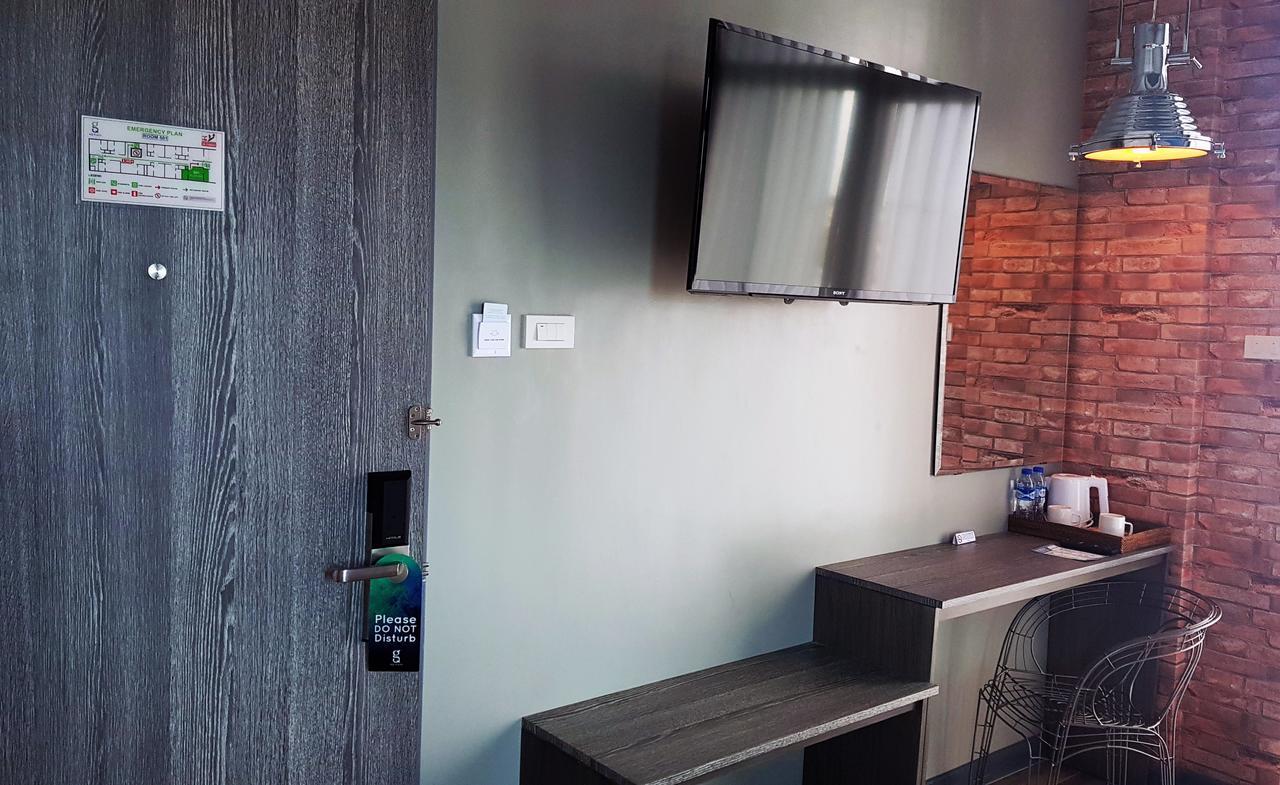 Gq Plaza Hotel Kalibo Bagian luar foto